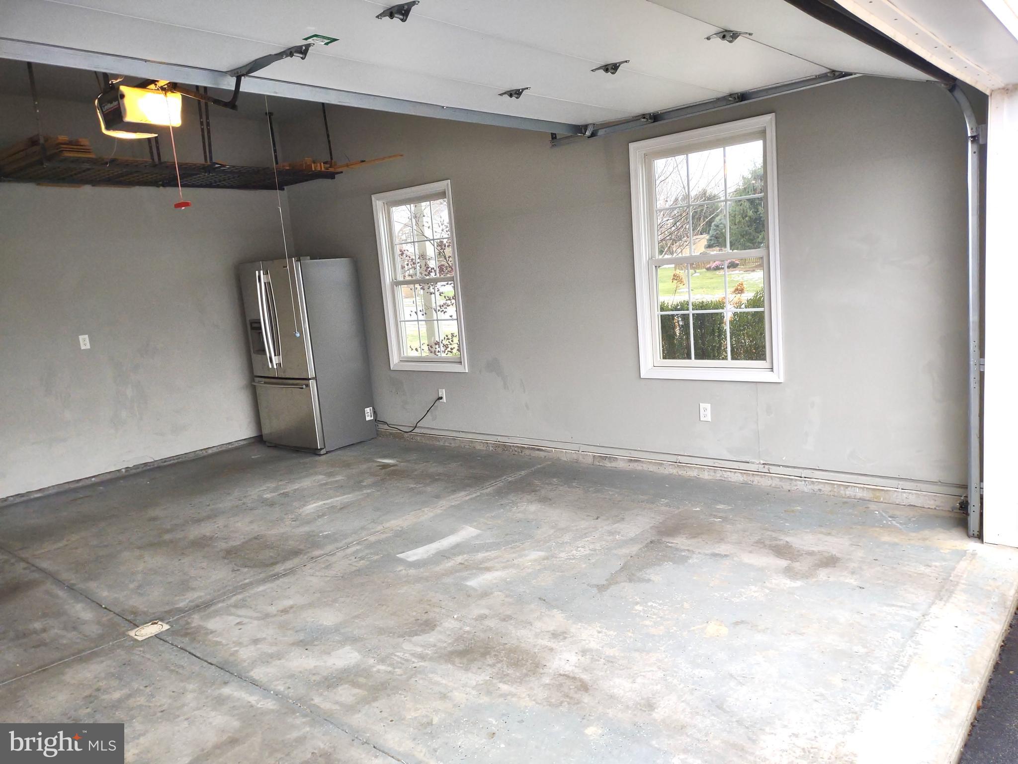 20 Netherby Lane Carlisle, PA 17015 - Photo 68 of 81 an empty room with windows and closet