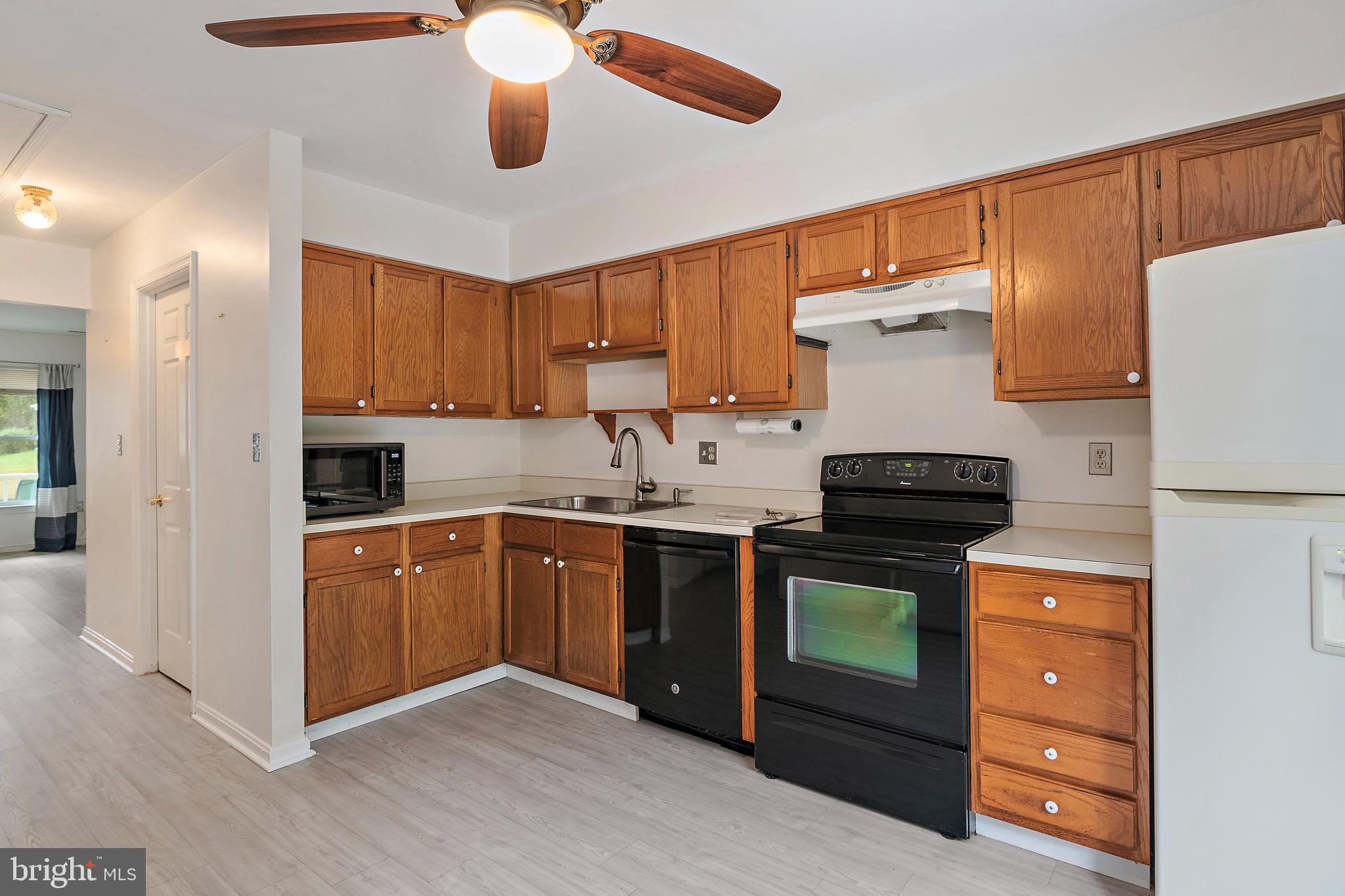 932 Riversedge Circle Annapolis, MD 21401 - Photo 15 of 42 a kitchen with stainless steel appliances granite countertop a stove and a refrigerator