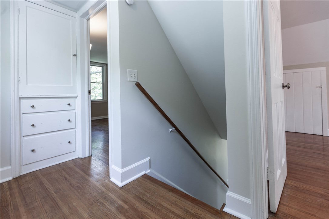 39 Ridgewood Drive Irondequoit, NY 14622 - Photo 16 of 23 Second Floor Landing