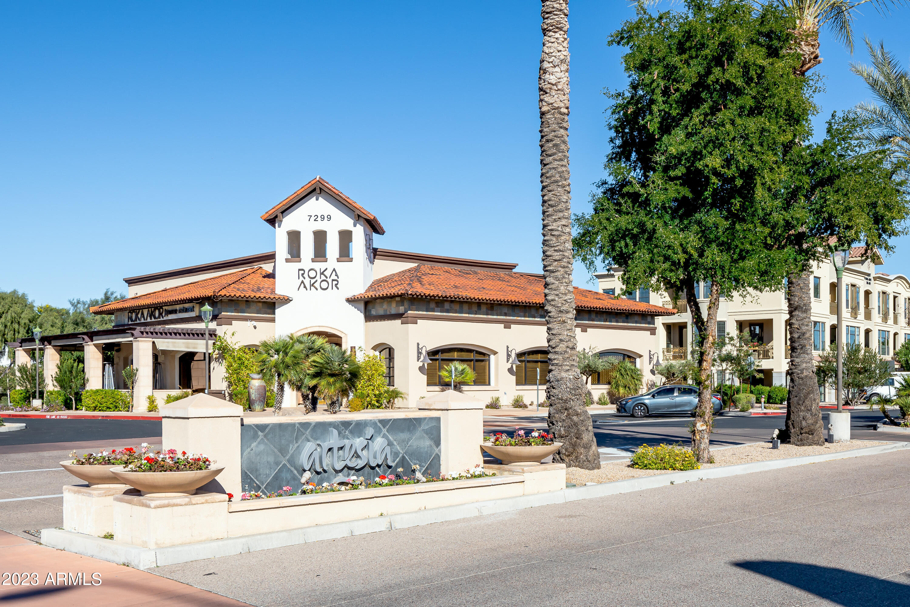 7275 North Scottsdale Road, Unit 1019 Paradise Valley, AZ 85253 - Photo 28 of 28 a front view of a house with outdoor seating