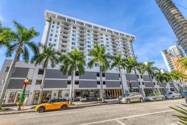 a buildings with street view