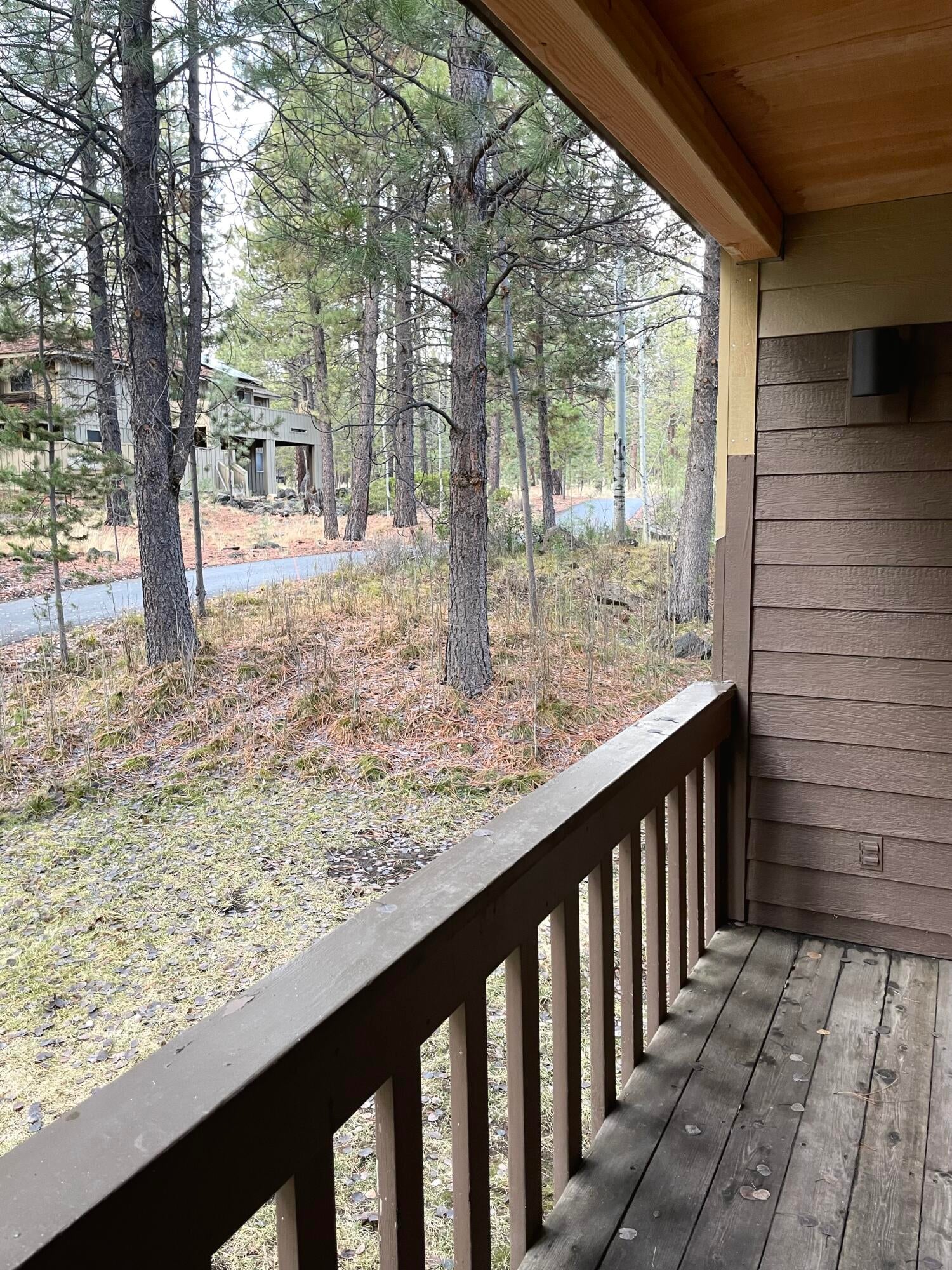 57351 Beaver Ridge Loop, Unit 19B1 Sunriver, OR 97707 - Photo 25 of 30 25-Back deck-Ridght view-R19