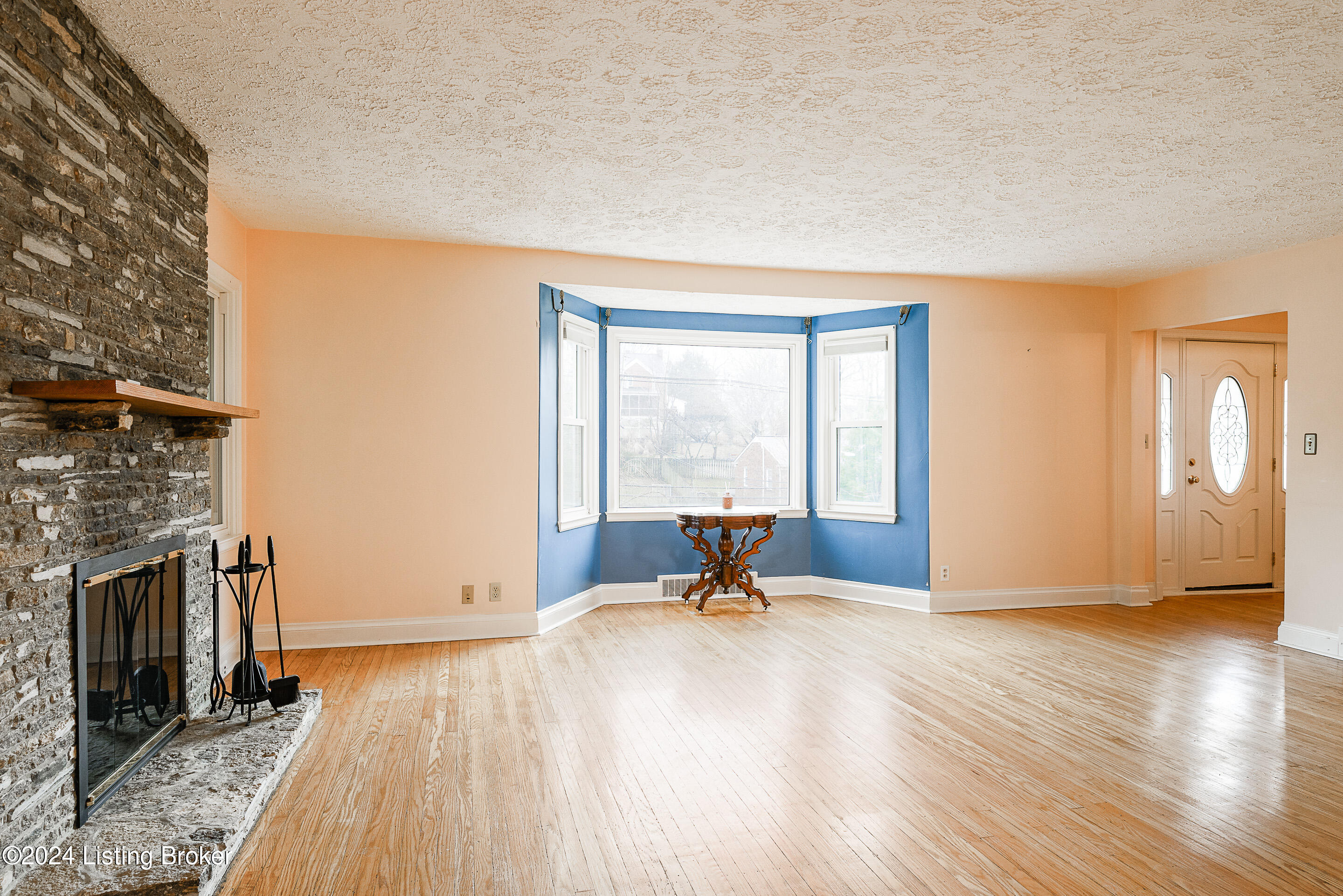 2539 Dundee Road Louisville, KY 40205 - Photo 4 of 21 Dundee Great Room 2
