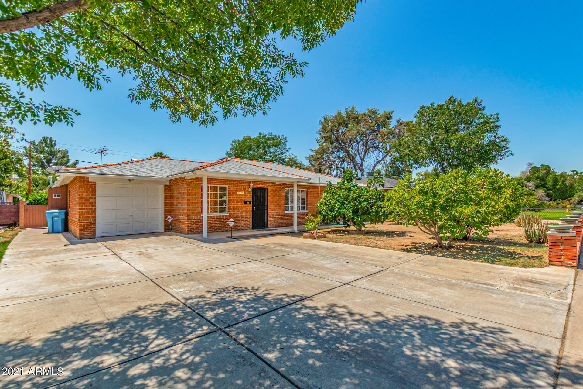 1515 West Berridge Lane Phoenix, AZ 85015 - Photo 2 of 40 4 - Berridge