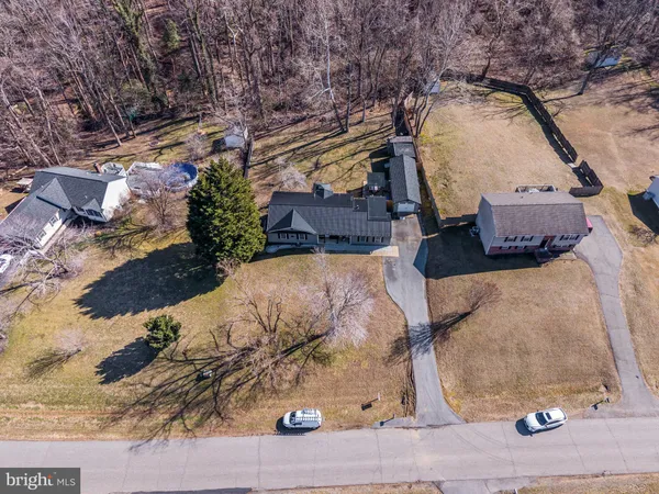 a view of roof with sitting area