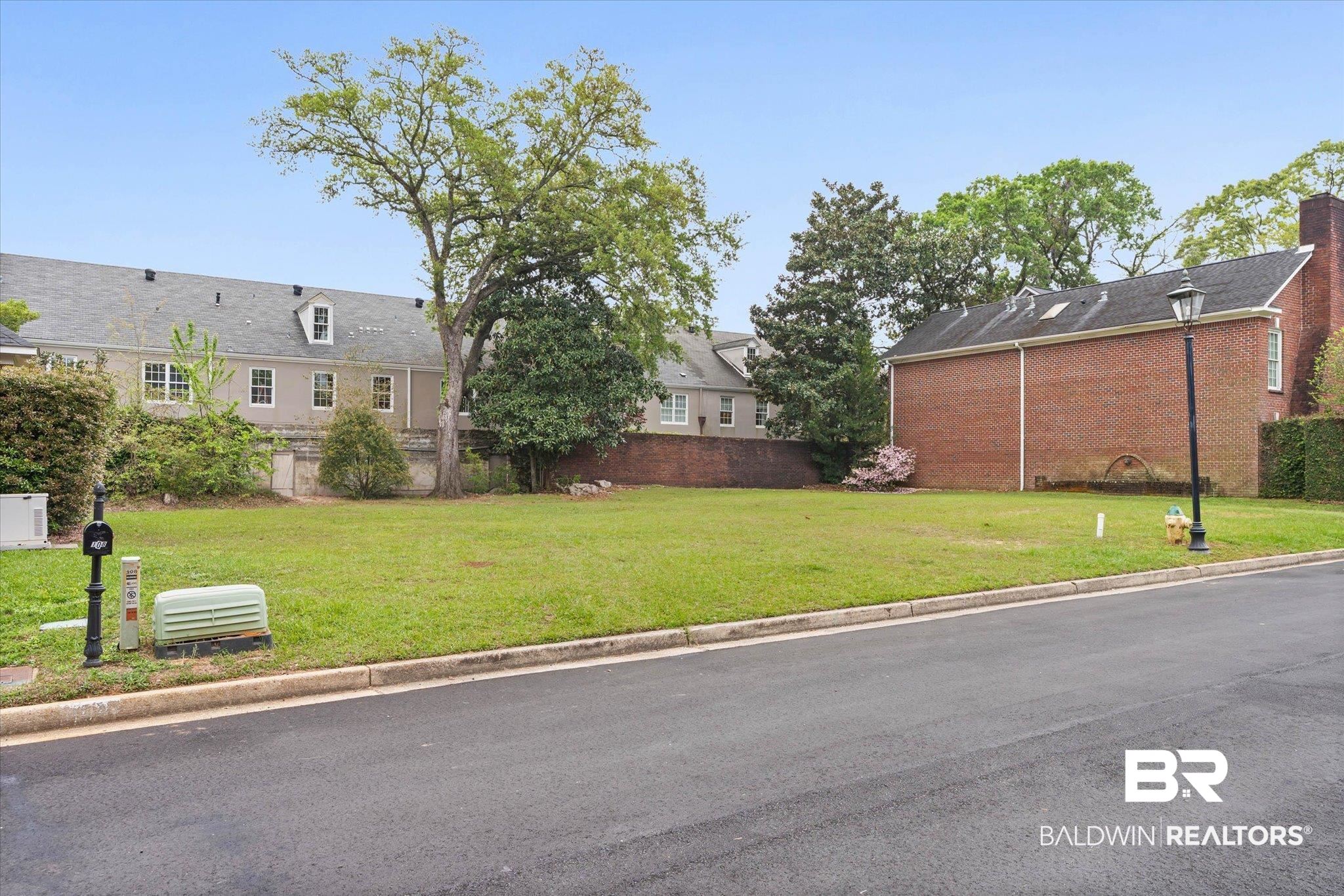 104 Fielding Place Mobile, AL 36608 - Photo 8 of 13 View of grassy yard