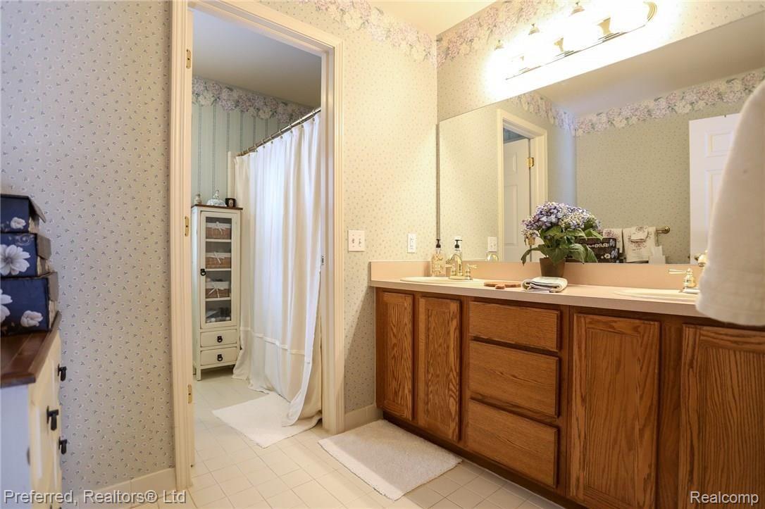 47008 Mornington Road Canton, MI 48188 - Photo 37 of 52 37IMG_2074.jpg