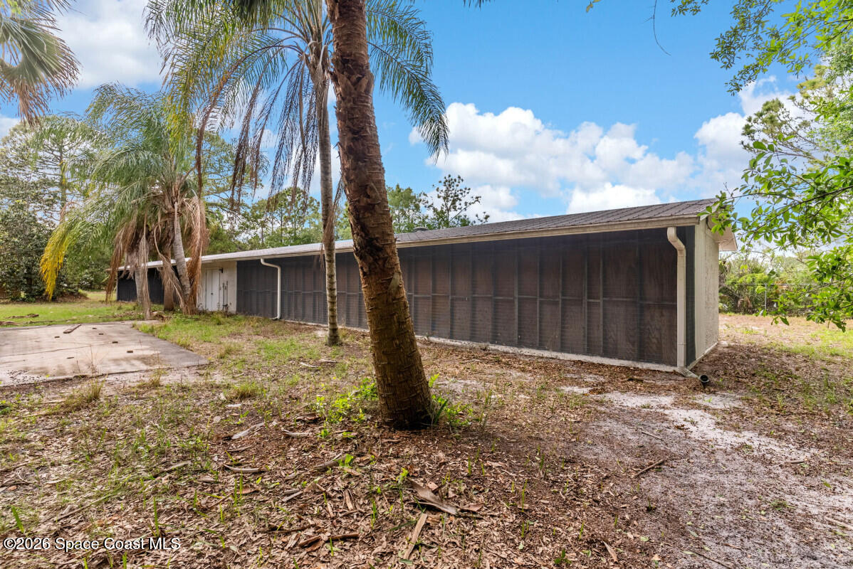 2493 Adamson Road Cocoa, FL 32926 - Photo 13 of 46 a backyard of a house with lots of green space