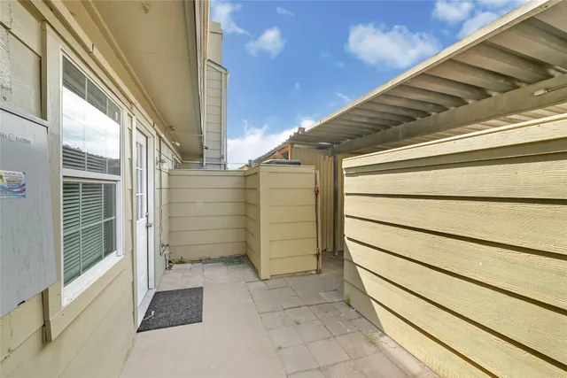 $1,595 | 6358 Creekbend Drive, Unit 102, Houston, TX 77096