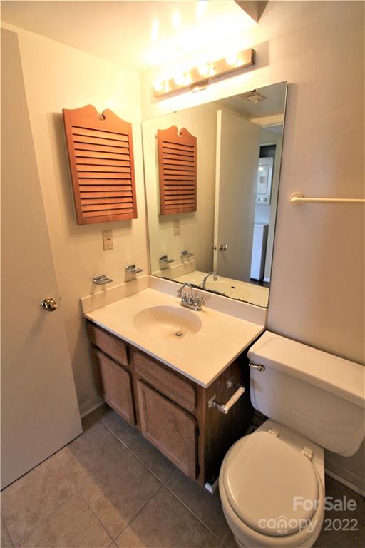 11072 Cedar View Road Charlotte, NC 28226 - Photo 11 of 18 a bathroom with a toilet sink and mirror