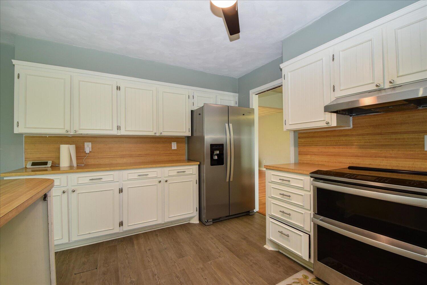 1316 Dudley Road Moneta, VA 24121 - Photo 16 of 37 a kitchen with appliances and cabinets