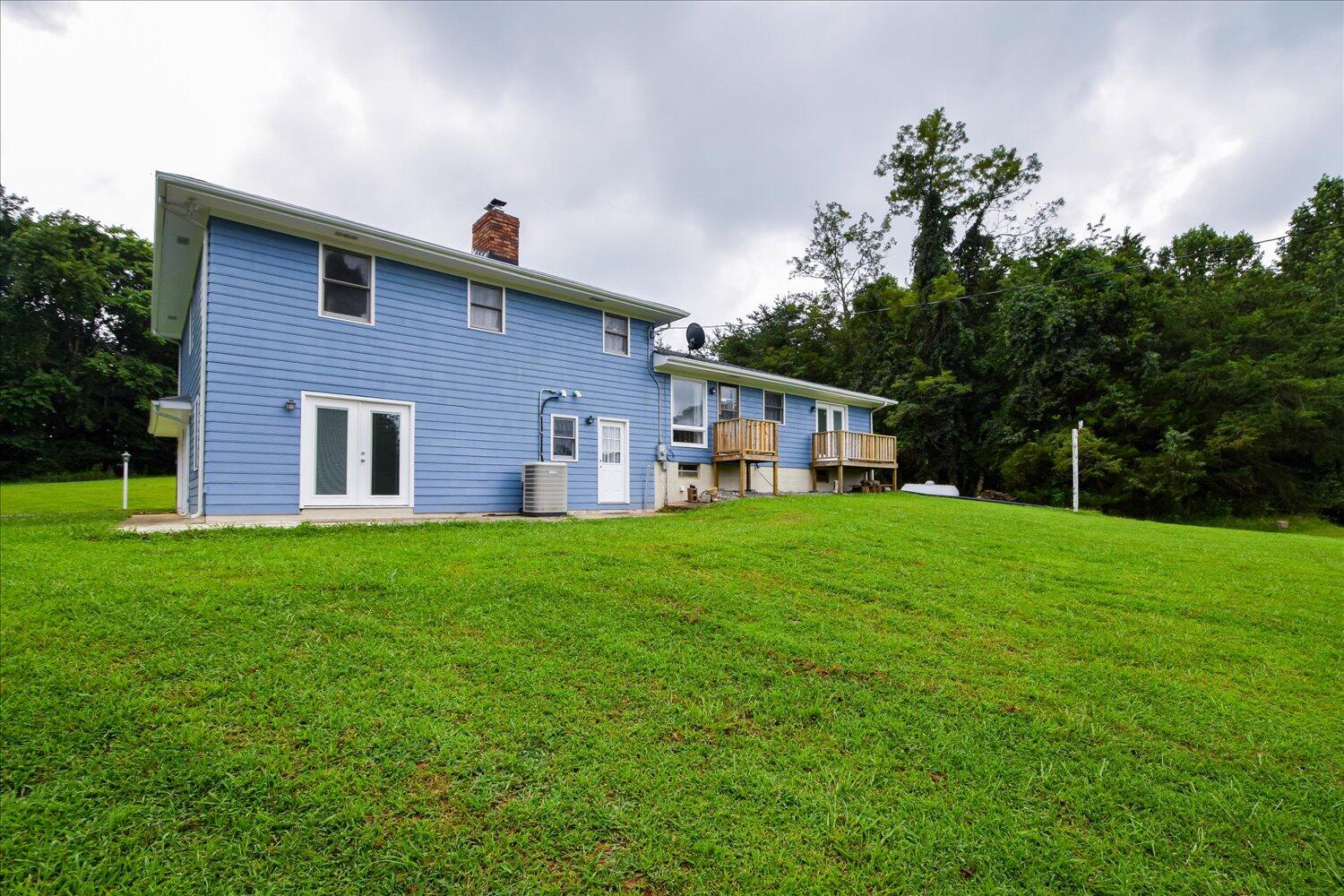 1316 Dudley Road Moneta, VA 24121 - Photo 32 of 37 a front view of house with yard and green space