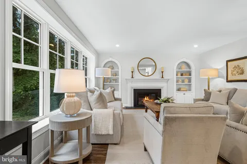 $2,100,000 | 1611 Lark Lane, Villanova, PA 19085