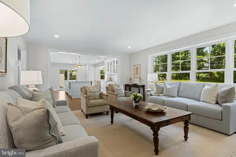 $2,100,000 | 1611 Lark Lane, Villanova, PA 19085