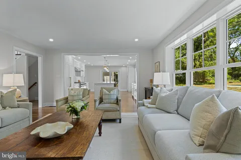 $2,100,000 | 1611 Lark Lane, Villanova, PA 19085