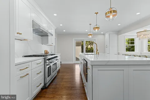 $2,100,000 | 1611 Lark Lane, Villanova, PA 19085