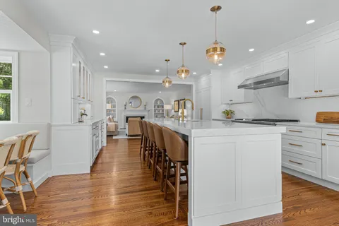 $2,100,000 | 1611 Lark Lane, Villanova, PA 19085