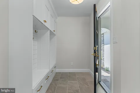 $2,100,000 | 1611 Lark Lane, Villanova, PA 19085