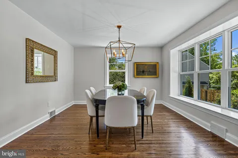 $2,100,000 | 1611 Lark Lane, Villanova, PA 19085