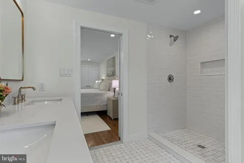 $2,100,000 | 1611 Lark Lane, Villanova, PA 19085