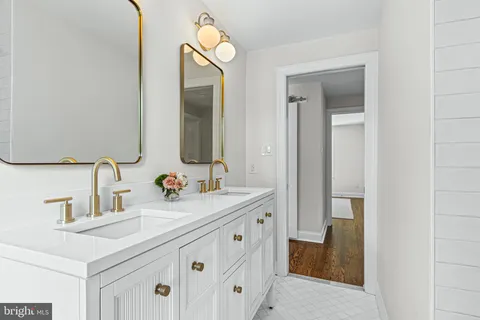 $2,100,000 | 1611 Lark Lane, Villanova, PA 19085