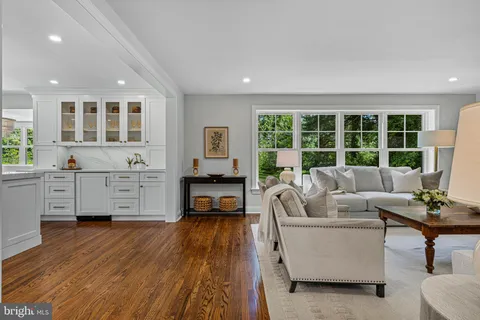 $2,100,000 | 1611 Lark Lane, Villanova, PA 19085