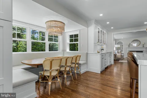 $2,100,000 | 1611 Lark Lane, Villanova, PA 19085