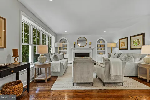 $2,100,000 | 1611 Lark Lane, Villanova, PA 19085
