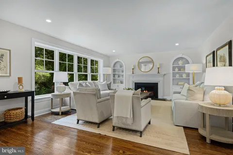 $2,100,000 | 1611 Lark Lane, Villanova, PA 19085