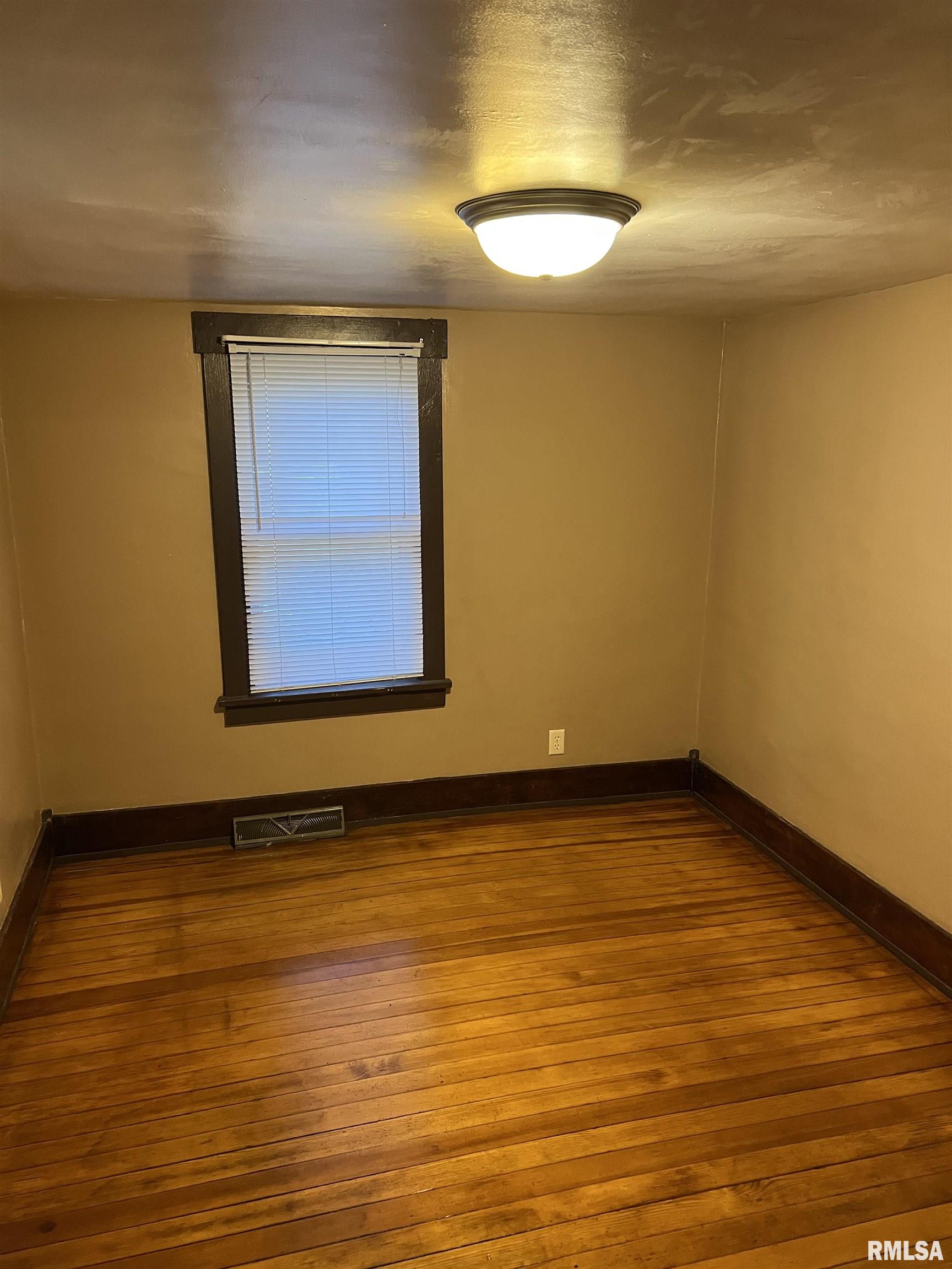 1627 North 10th Street Springfield, IL 62702 - Photo 8 of 20