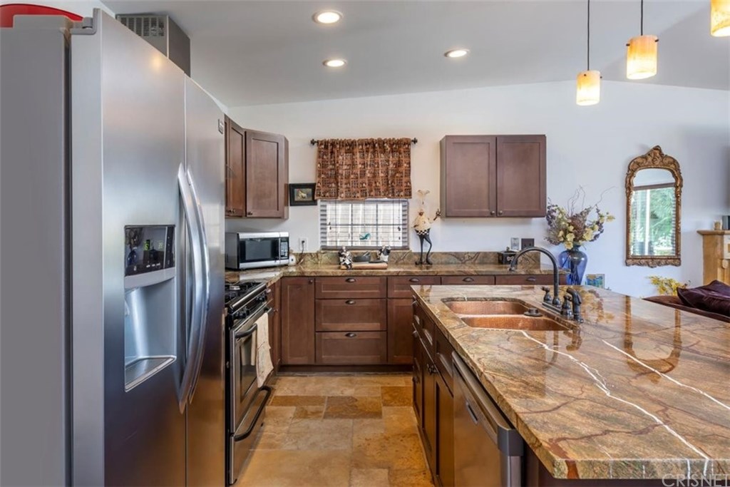 19701 Green Mountain Drive Newhall, CA 91321 - Photo 14 of 37