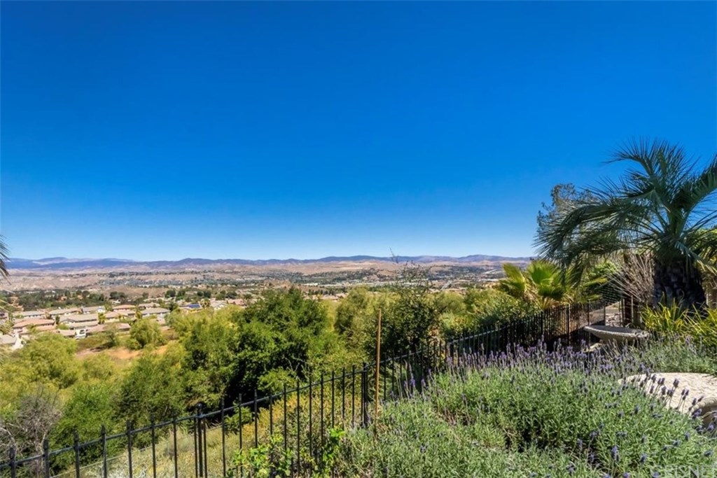 19701 Green Mountain Drive Newhall, CA 91321 - Photo 3 of 37