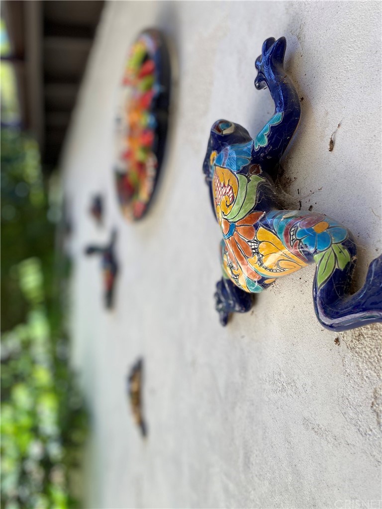 19701 Green Mountain Drive Newhall, CA 91321 - Photo 35 of 37 Don't climb the walls!