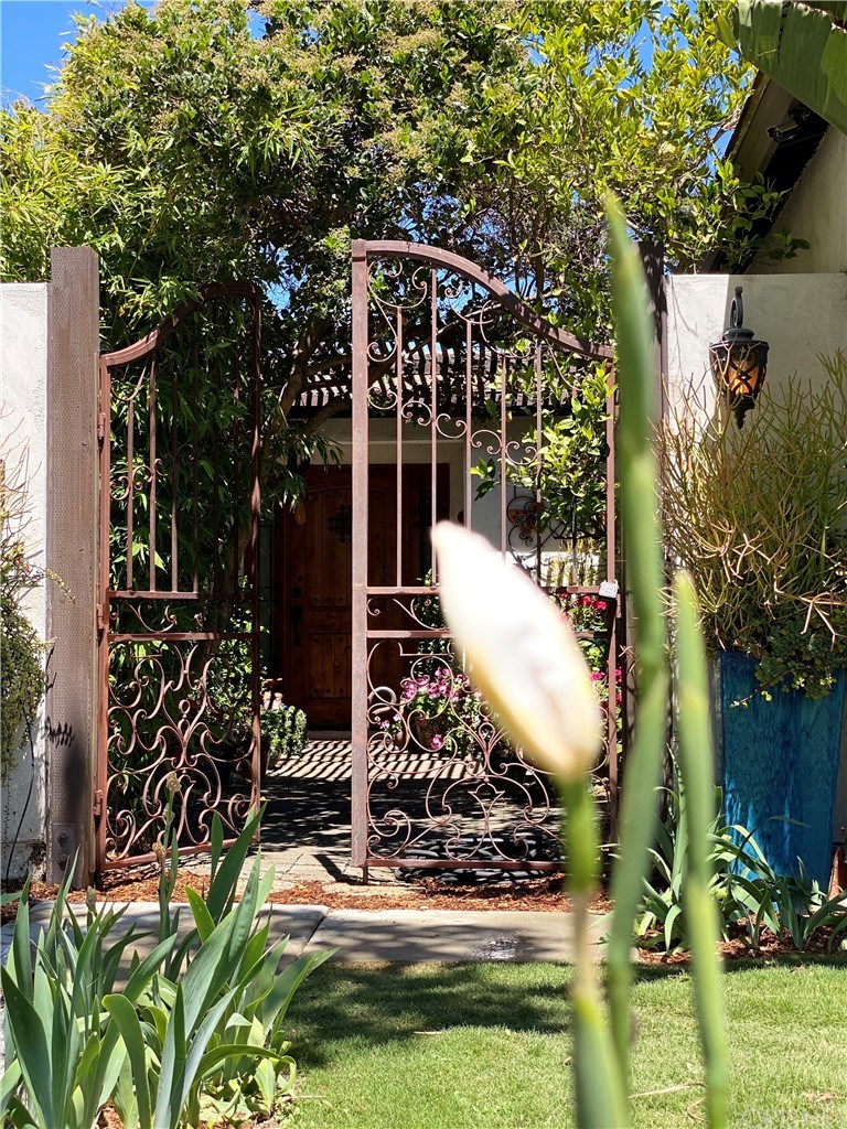 19701 Green Mountain Drive Newhall, CA 91321 - Photo 36 of 37 In my opinion the best court yard gate in the valley!