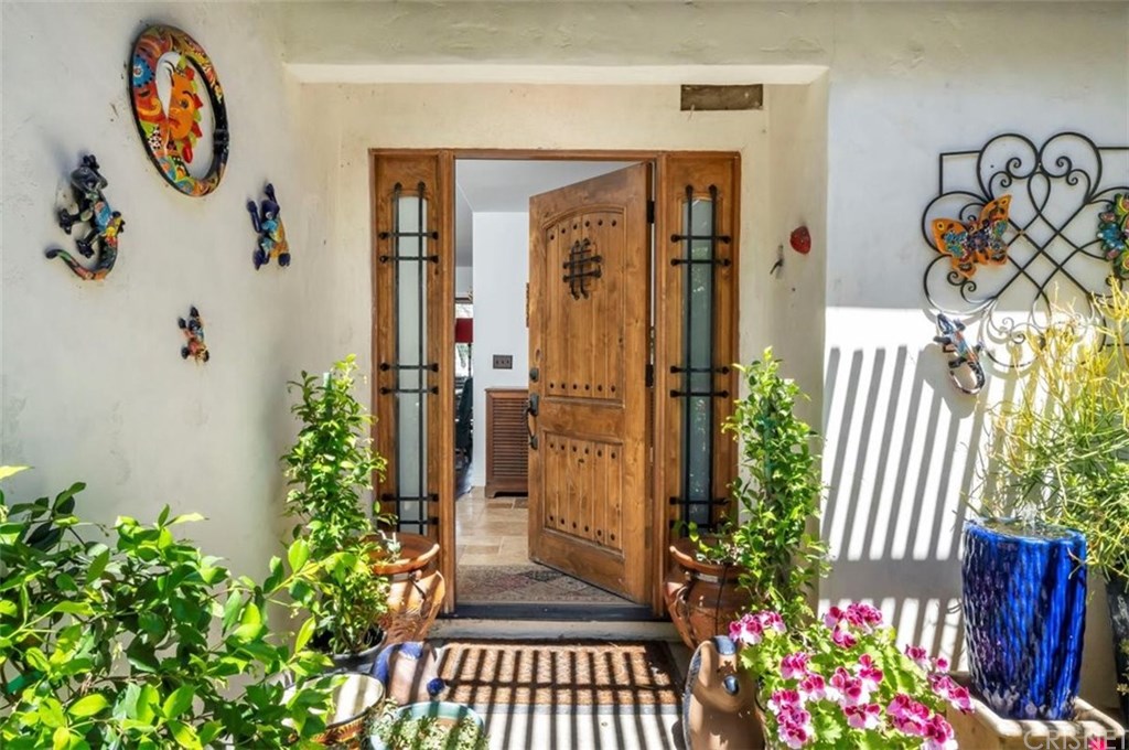 19701 Green Mountain Drive Newhall, CA 91321 - Photo 5 of 37 Please enter in to your new home!