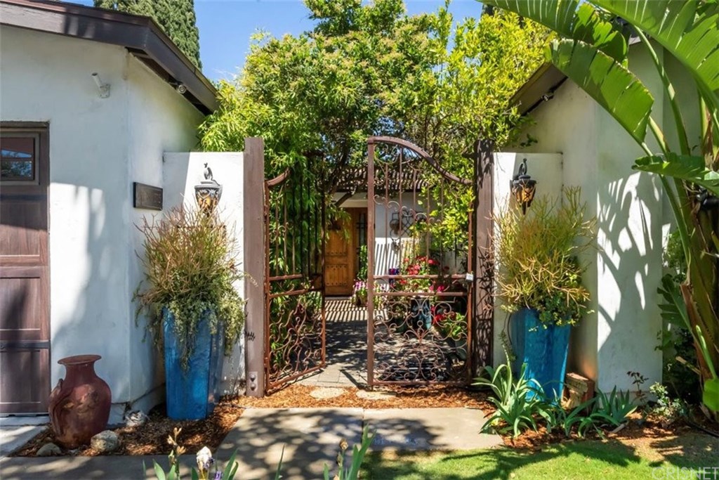 19701 Green Mountain Drive Newhall, CA 91321 - Photo 7 of 37 Courtyard entrance welcomes you to this amazing privately created home!
