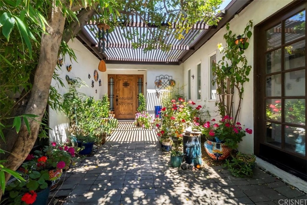 19701 Green Mountain Drive Newhall, CA 91321 - Photo 8 of 37