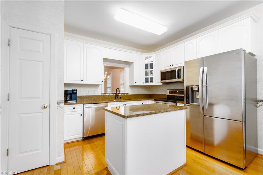3896 Waterview Road High Point, NC 27265 - Photo 7 of 36 Bright Kitchen w Stainless Steel Appliances