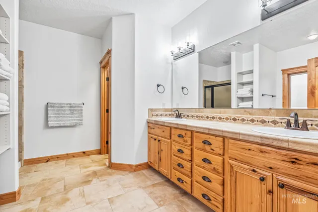 $1,135,000 | 29 Pointe At Goldfork Court, Donnelly, ID 83615