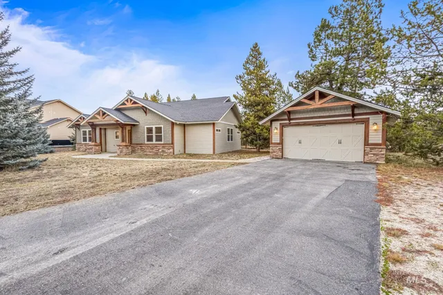 $1,135,000 | 29 Pointe At Goldfork Court, Donnelly, ID 83615