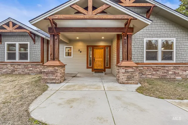 $1,135,000 | 29 Pointe At Goldfork Court, Donnelly, ID 83615