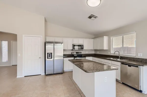$2,005 | 6524 West Hilton Avenue, Phoenix, AZ 85043