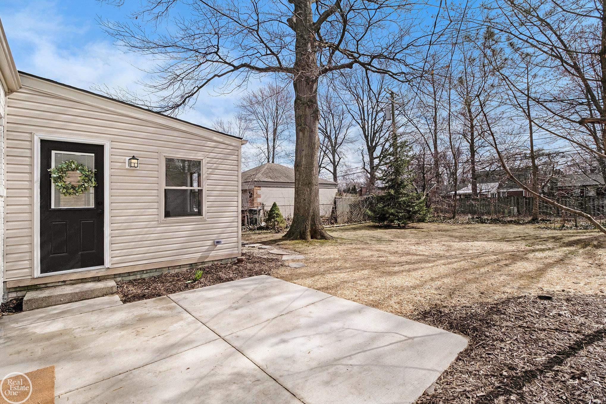 1243 Hawthorne Road Grosse Pointe, MI 48236 - Photo 23 of 34 50169656-e8dd9712-33fe-4480-8e67-8765d12468f0.JPG