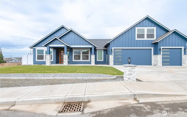 $799,000 | 2532 7th Street Northeast, East Wenatchee, WA 98802