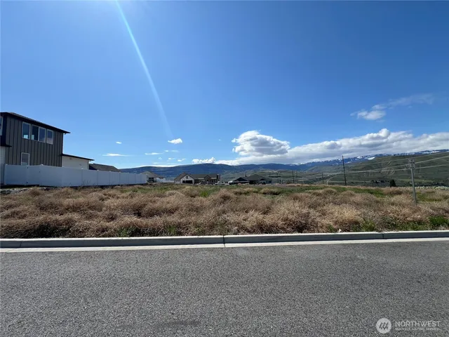 $799,000 | 2532 7th Street Northeast, East Wenatchee, WA 98802