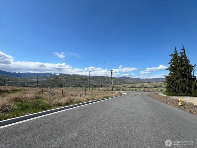 $799,000 | 2532 7th Street Northeast, East Wenatchee, WA 98802