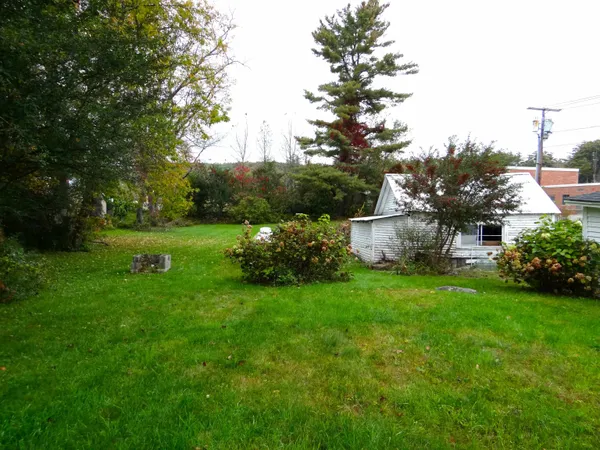 $900 | 25 School Street, Unit 25, Canaan, NH 03741