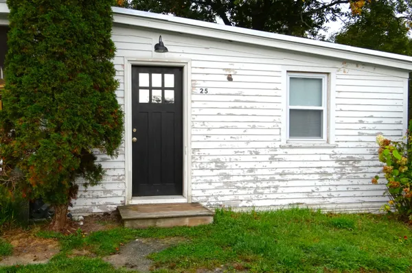 $900 | 25 School Street, Unit 25, Canaan, NH 03741