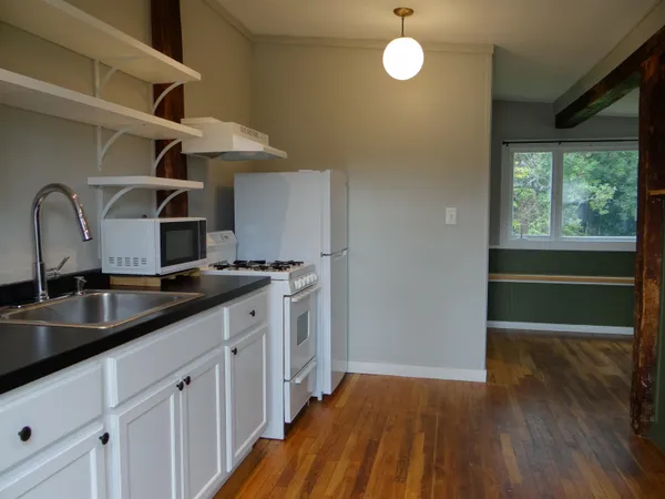 $900 | 25 School Street, Unit 25, Canaan, NH 03741