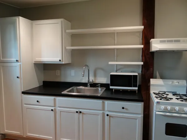 $900 | 25 School Street, Unit 25, Canaan, NH 03741